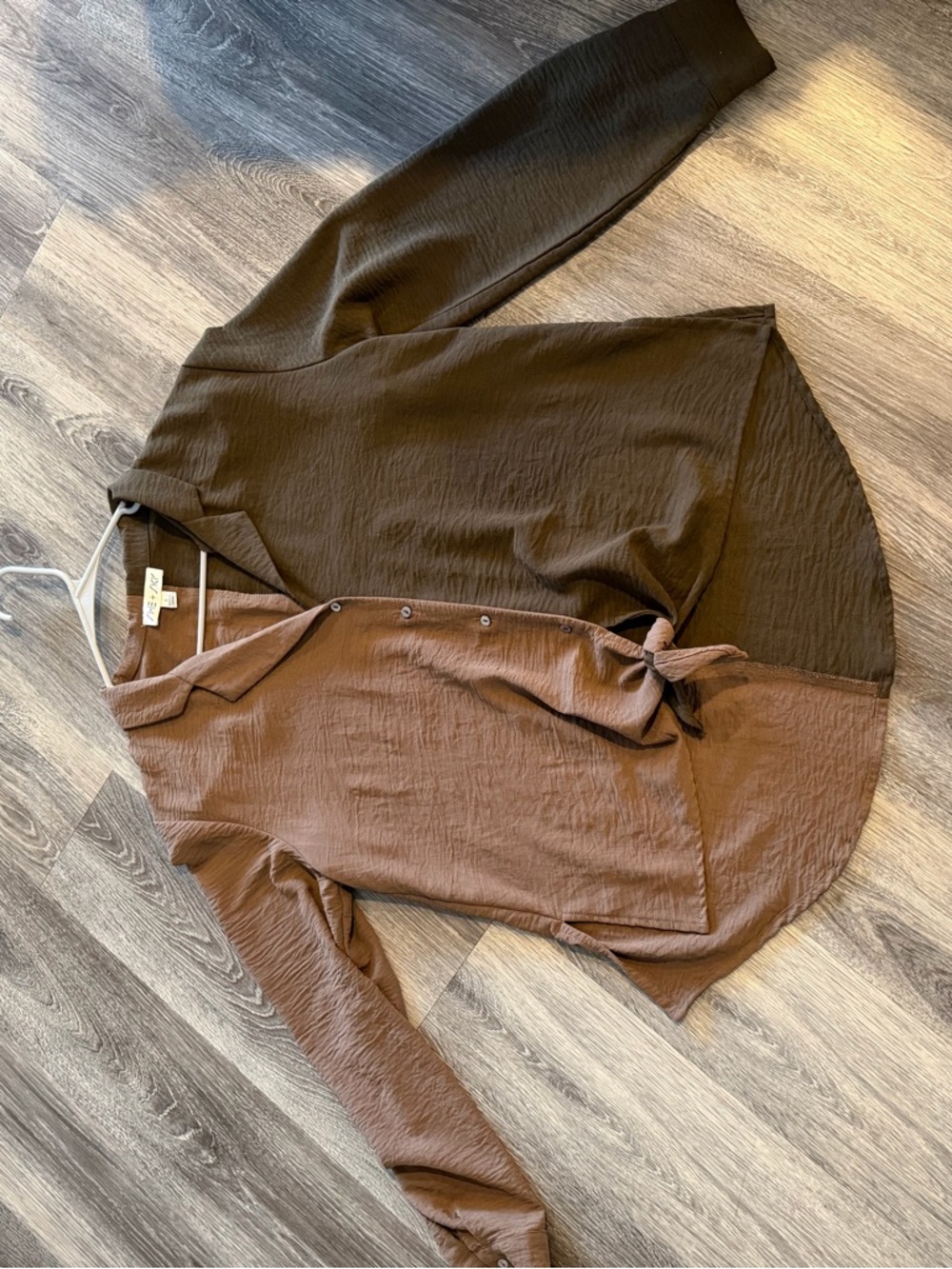 She + Sky Brown Button-Front Tie-Hem Blouse